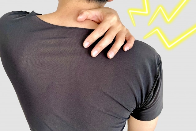 【金町の頸椎博士が解説】「首の上を向く時に痛い」の本当の原因を整体師が解説