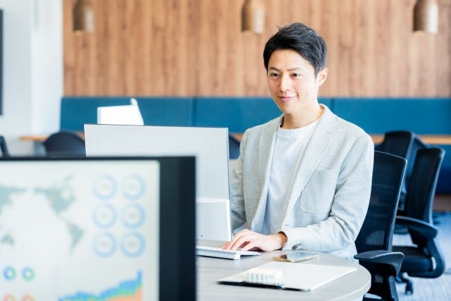 いい姿勢でデスクワーク